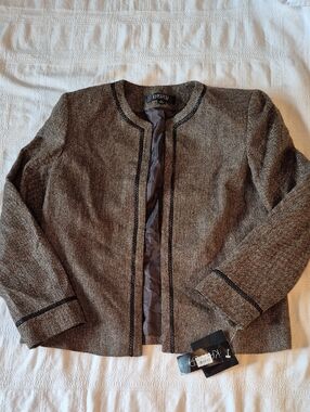 Kasper women's size 14 blazer trim is defective and peeling NWT price per defect